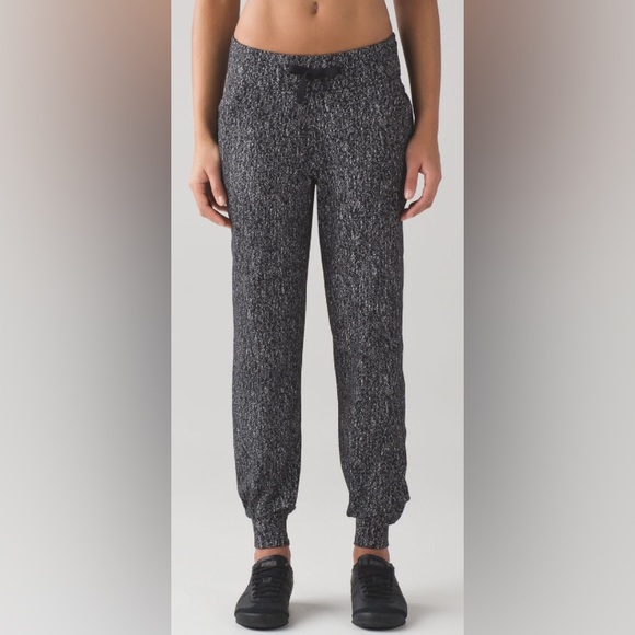 NWOT Lululemon Ready To Rulu Pant
Running Luon Suited Jacquard Black White - Picture 1 of 9